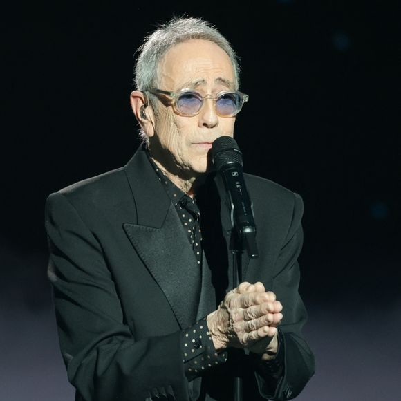 Repéré par Claude François avant que leur entente ne finisse par voler en éclats, Alain Chamfort, 76 ans, se produit encore sur scène. 

Alain Chamfort - Cérémonie de la 40ème édition des Victoires de la Musique à la Seine Musicale à Boulogne-Billancourt, France, le 14 février 2025. © Coadic Guirec/Bestimage