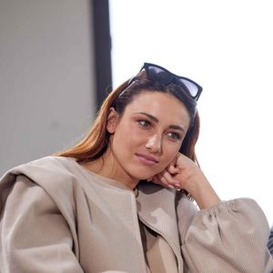 "Il a essayé de me parler après avoir entendu mon interview mais je n’ai pas donné suite", nous a-t-elle rapporté.

Exclusif - Delphine Wespiser - Les candidats de l'émission "Bienvenue au monastère", présentée par A.Martines et diffusée à partir du 12 janvier sur C8, lors de la présentation, par A.Martines, de leur semaine, à l'hôtel Saint-Christophe à Calvi
© Cyril Moreau / Bestimage.