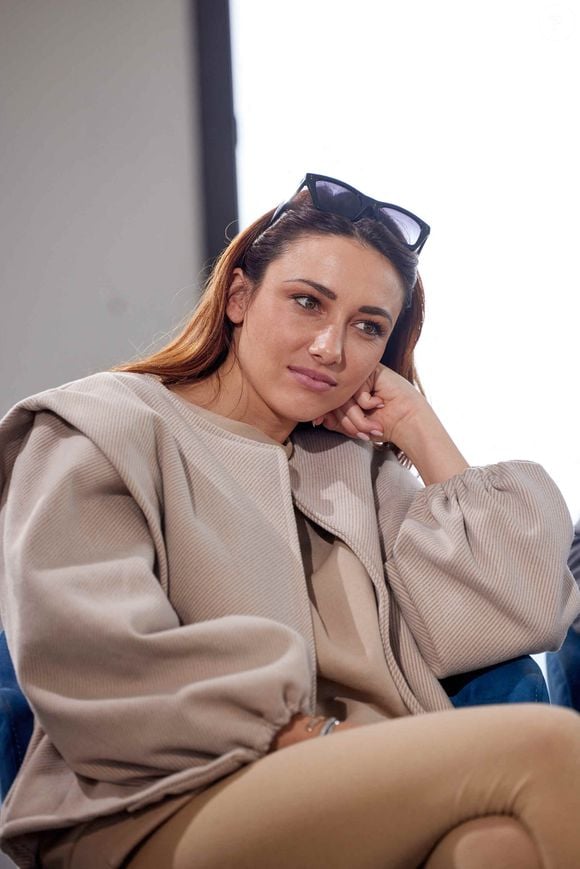 "Il a essayé de me parler après avoir entendu mon interview mais je n’ai pas donné suite", nous a-t-elle rapporté.

Exclusif - Delphine Wespiser - Les candidats de l'émission "Bienvenue au monastère", présentée par A.Martines et diffusée à partir du 12 janvier sur C8, lors de la présentation, par A.Martines, de leur semaine, à l'hôtel Saint-Christophe à Calvi
© Cyril Moreau / Bestimage.