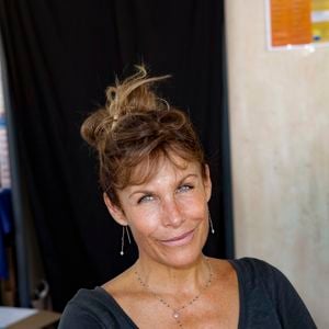 Avant d’ajouter que son père porte le nom de Veillon de La Garoullaye.

Astrid Veillon - 25ème édition du Festival du Livre à Nice le 18 septembre 2021. © JLPPA/Bestimage