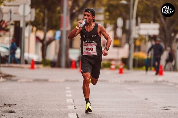 Mais courir sous une chaleur étouffante représente un véritable défi physiologique et un risque pour l'organisme.