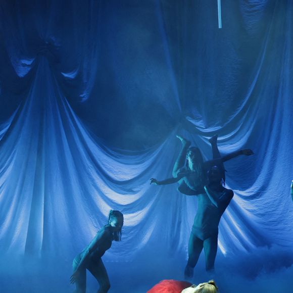 - Exclusif - Céleste Hauser et Benjamin Siksou - Générale du spectacle musical "Les Souliers Rouges" au Casino de Paris, le 24 janvier 2025.
"Les Souliers Rouges" est un conte musical produit par Marc Lavoine et son compositeur attitré Fabrice Aboulker d'après le conte "Les Chaussons Rouges" de Hans Christian Andersen.
© Guirec Coadic/Bestimage