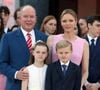 Le Prince Albert II de Monaco a fêté ses 20 ans de règne.

Le Prince Albert II de Monaco, le Prince Jacques Grimaldi, la Princesse (princesse) Gabriella Grimaldi, la Princesse (princesse) Charlene de Monaco, lors de la célébration des 20 ans de règne du Prince Albert II de Monaco, sur la place du Palais à Monte, Carlo, Monaco. Cyril Dodergny/Nice Matin/Bestimage