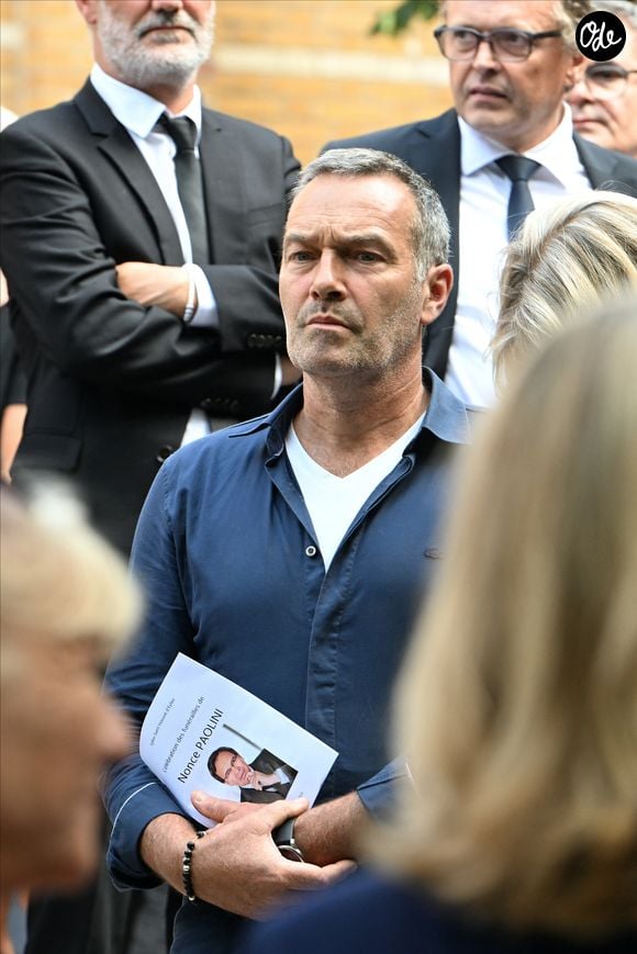 Malgré l'intervention des pompiers, le premier étage et la toiture ont été entièrement détruits, comme le précise Le Tribune de Genève.

Marc-Emmanuel Dufour - Sorties des obsèques de Nonce Paolini en l'église Saint-Honoré-d'Eylau, 66 bis, avenue Raymond-Poincaré à Paris, France, le 23 juillet 2024.  

Photo : Agence / Bestimage