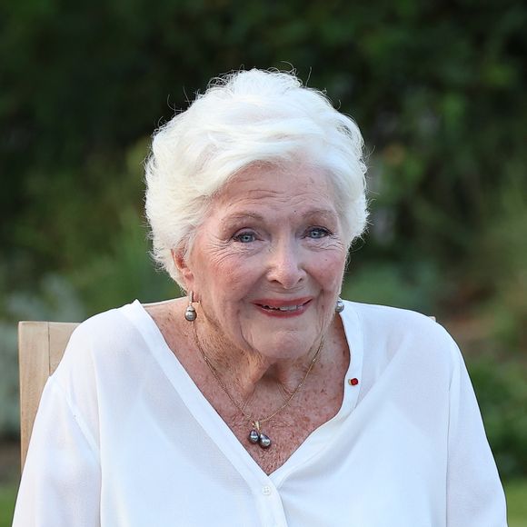 Line Renaud lors de l'inauguration du jardin des ambassadeurs Line Renaud à Paris le 2 octobre 2023.

© Coadic Guirec / Bestimage