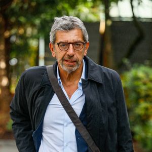 Semi-exclusif - Michel Cymes - Arrivées à l'enregistrement de l'émission "Vivement Dimanche" au Studio Gabriel, présentée par M.Drucker et diffusée le 30 octobre 2022 sur France 3, à Paris, France, le 20 octobre 2022. © Christophe Clovis/Bestimage