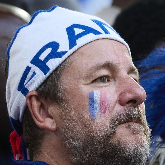 Conscient que tout peut s’arrêter, il affirme vivre l’instant présent tout en se préparant à un éventuel retrait médiatique.

Bruno Guillon - Célébrités dans les tribunes du match du groupe D de l'Euro 2024 entre l'équipe de France face à l'Autriche (1-0) à Dusseldorf en Allemagne le 17 juin 2024. © Cyril Moreau/Bestimage