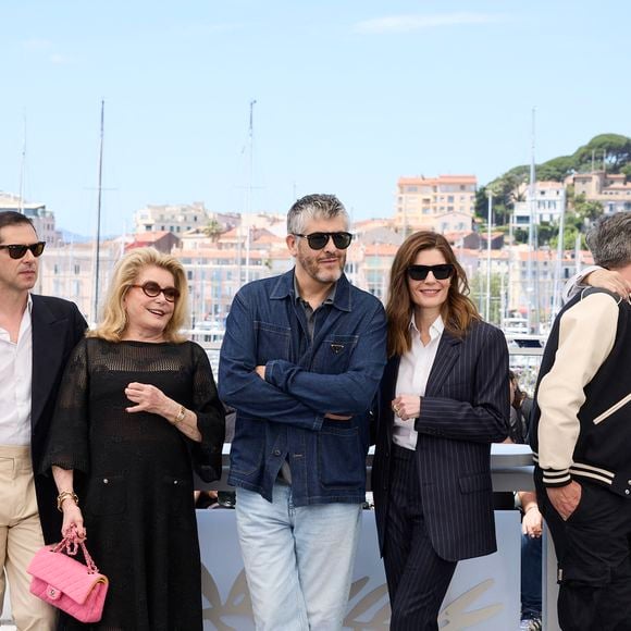 Nicole Garcia, Melvil Poupaud, Catherine Deneuve, le réalisateur Christophe Honoré, Chiara Mastroianni, Benjamin Biolay et Fabrice Luchini - Photocall du film "Marcello Mio" (Compétition) lors du 77ème Festival International du Film de Cannes (14 - 25 mai 2024), le 22 mai 2024. © Moreau / Jacovides / Bestimage