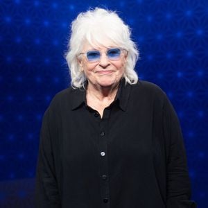 Exclusif - Catherine Lara en backstage de l'enregistrement de l'émission "La Boîte à secrets", présentée par F.Bollaert et diffusée le 9 janvier 2026 sur France 3, dans les studios du Lendit à Saint-Denis, France, le 2 décembre 2025. © Cyril Moreau/Bestimage