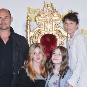 Bernard Campan avec sa femme Anne et ses filles Loan et Nina - Avant première du film "Les Minions" au Grand Rex à Paris le 23 juin 2015.
© Borde-Veeren / Bestimage