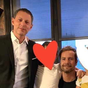 Marc-Olivier Fogiel et François Roelants avec leurs filles Mila et Lily