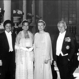 © DPA/ABACA. 35385-9. Monaco, 27/06/1978. Mariage de Caroline de Monaco avec Philippe Junot. Philippe Junot, Caroline, Princesse Grace et Prince Rainier.