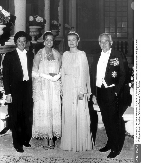 © DPA/ABACA. 35385-9. Monaco, 27/06/1978. Mariage de Caroline de Monaco avec Philippe Junot. Philippe Junot, Caroline, Princesse Grace et Prince Rainier.