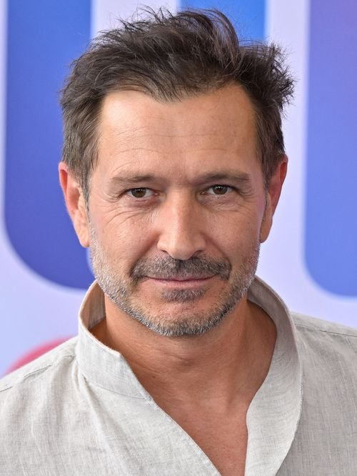 Alexandre Varga (Cassandre) papa pour la première fois à 49 ans, photo de sa compagne et de sa petite Victoire qui commence à faire ses nuits