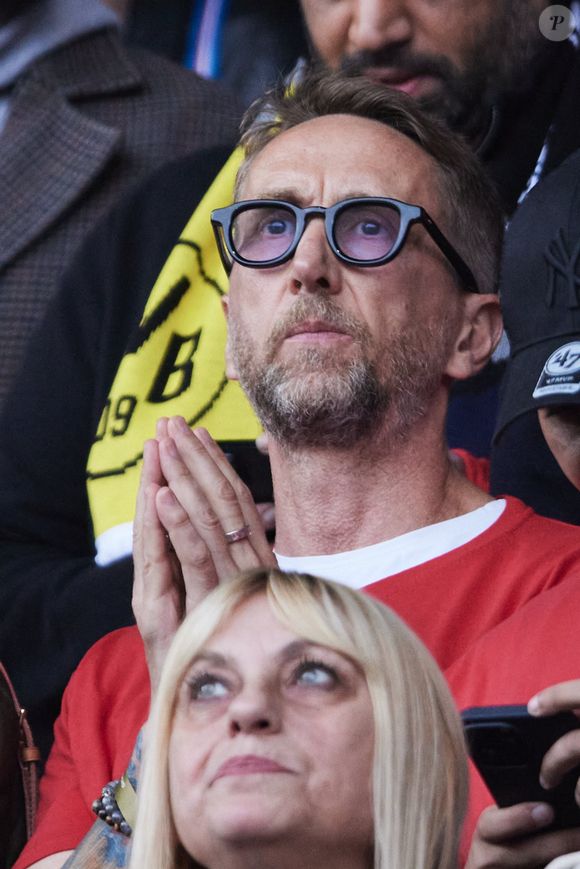 a déchanté après un passage dans un établissement connu à Paris

Philippe Caverivière - Célébrités dans les tribunes de la demi-finale retour de Ligue des champions entre le PSG face au Borussia Dortmund (0-1) au Parc des Princes à Paris le 7 mai 2024. © Cyril Moreau/Bestimage