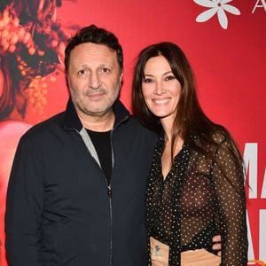 "Même avec une cheville en vrac, impossible de résister. Moorea est vraiment magique", a-t-il ajouté.
Mareva Galanter (Miss France 1999) et Arthur (Jacques Essebag) au concert de M.Galanter au théâtre Music-Hall Show l'Alhambra à Paris, France, le 23 novembre 2023. © Veeren/Bestimage