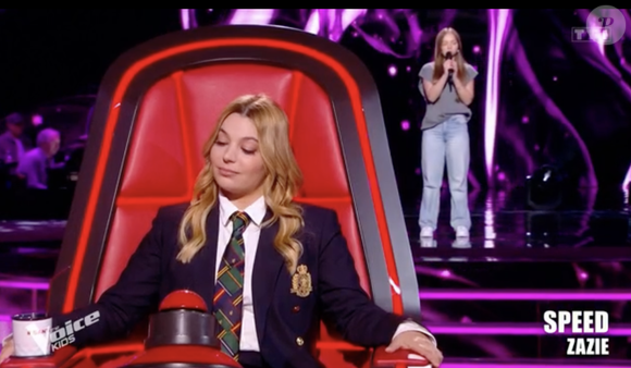 Admettant qu'elle avait "explosé les quotas d’heures allouées au coaching", elle ajoute avec beaucoup d'humilité : "Je flippais que personne ne vienne dans mon équipe. Je me disais : Est-ce que j’ai la notoriété nécessaire pour que ces petits bouts de chou viennent dans mon équipe ?". 

Santa dans "The Voice Kids" TF1