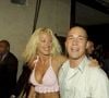 Après Laure de Lattre et Kenza Braiga, les regards se tournent vers Christophe Mercy.

À la Plaine-Saint-Denis, lors de la finale, sortie des candidats du loft, Loana et Christophe - 5 juillet 2001