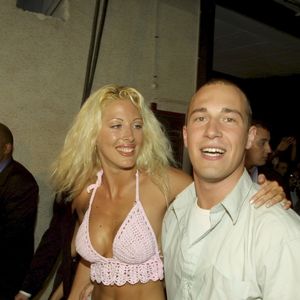 Après Laure de Lattre et Kenza Braiga, les regards se tournent vers Christophe Mercy.

À la Plaine-Saint-Denis, lors de la finale, sortie des candidats du loft, Loana et Christophe - 5 juillet 2001