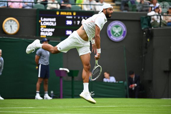 Laurent Lokoli (FRA) dispute son premier tour du tournoi de Wimbledon 2023 à l'AELTC de Londres, le 3 juillet 2023. Photo : Corinne Dubreuil/ABACAPRESS.COM