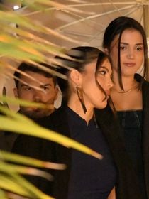 Pris sur le vif ! Iris Mittenaere et Antoine Dupont s'offrent un moment très doux dans un 5 étoiles cannois