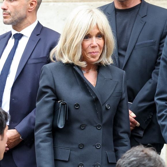 Brigitte Macron - Sorties des obsèques de Thierry Ardisson en l’église Saint-Roch de Paris, France, le 17 juillet 2025. © Clovis-Jacovides/Bestimage