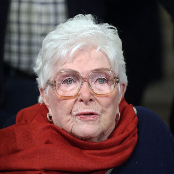 À 97 ans, Line Renaud garde une énergie débordante,

Line Renaud - Line Renaud, 97 ans, a inauguré un jardin public qui porte son nom, à Lille, France

© Claude Dubourg/Bestimage