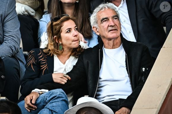 Raymond Domenech avec sa compagne dans les tribunes lors des Internationaux de France de Tennis de Roland Garros 2025. Paris, le 28 mai 2025. (© Matthieu Mirville/ZUMA Press Wire)