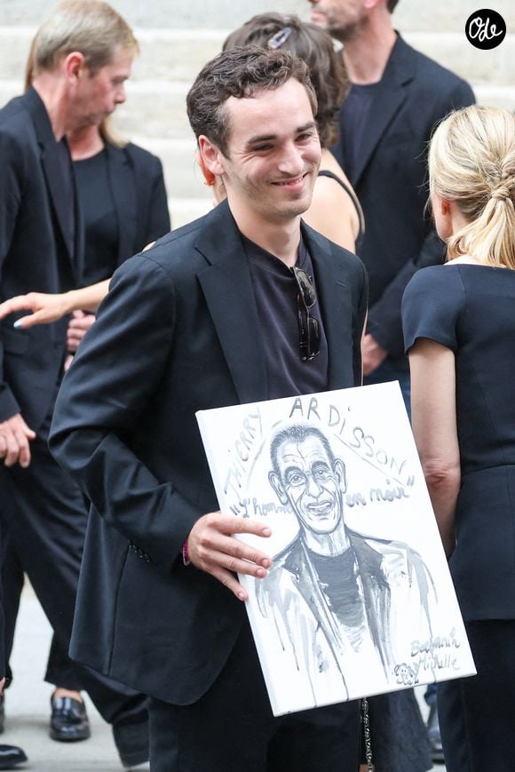 Gaston Ardisson aux obsèques de Thierry Ardisson en l’église Saint-Roch de Paris, France, le 17 juillet 2025. 

© Clovis-Jacovides/Bestimage
