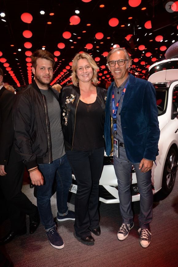 Paul Belmondo, Luana et leur fils Alessandro - Présentation du Renault Trezor concept car électrique pendant la 119ème édition du Mondial de l'Automobile 2016 au Paris Expo Porte de Versailles à Paris, France, le 29 septembre 2016. © Rachid Bellak/Bestimage