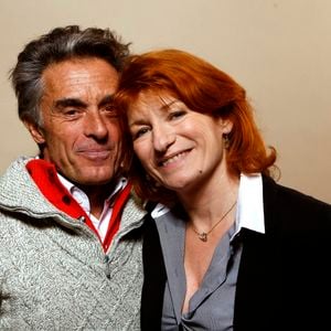 Gérard Holtz et Muriel Mayette posant lors d'une séance de portrait à Paris, France, février 2012. Photo par VIM/ABACAPRESS.COM