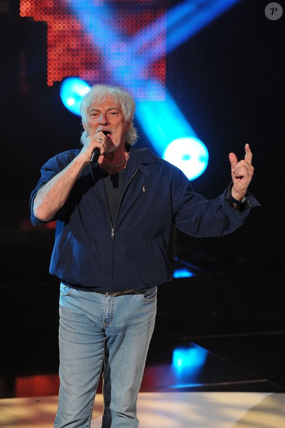 Hugues Aufray se produit dans l'émission de France 3 300 Chœurs Pour La Vie à La Plaine St-Denis, près de Paris, France le 24 septembre 2012. Photo by Giancarlo Gorassini/ABACAPRESS.COM