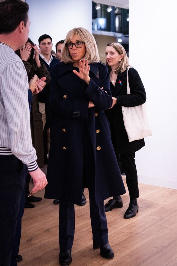 Exclusif - Brigitte Macron lors de l'inauguration du salon Art Basel Paris au Grand Palais le 22 octobre 2025.

© Julien Sarkissian / Bestimage