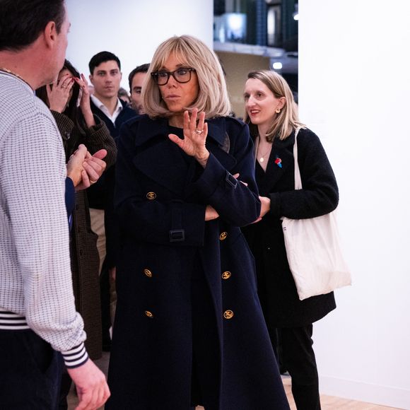 Exclusif - Brigitte Macron lors de l'inauguration du salon Art Basel Paris au Grand Palais le 22 octobre 2025.

© Julien Sarkissian / Bestimage