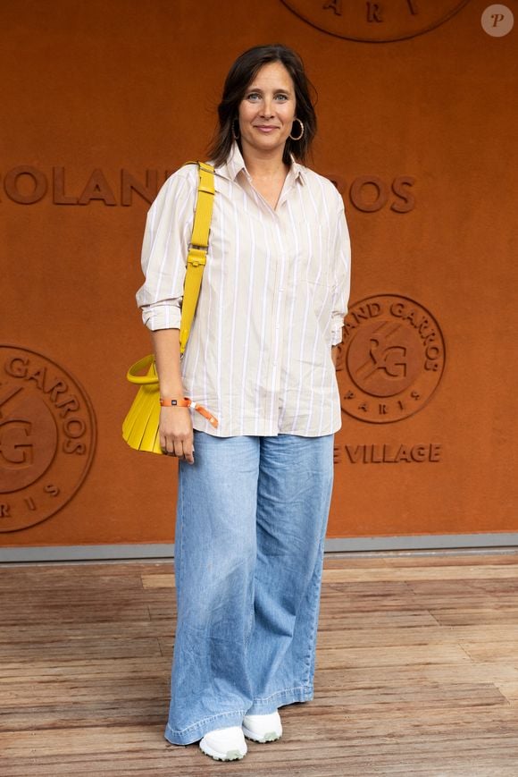 Julie de Bona au village lors des Internationaux de France de Tennis de Roland Garros 2026. Paris, le 2 juin 2026.
© Jacovides-Moreau / Bestimage