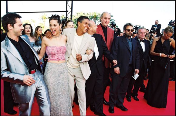 Frédéric Diefenthal, Samy Naceri, Marion Cotillard, Bernard Farcy, Luc Besson pour "Taxi 2" au festival de Cannes en 2000 FIZET-BORDE-MARTINEZ / BESTIMAGE