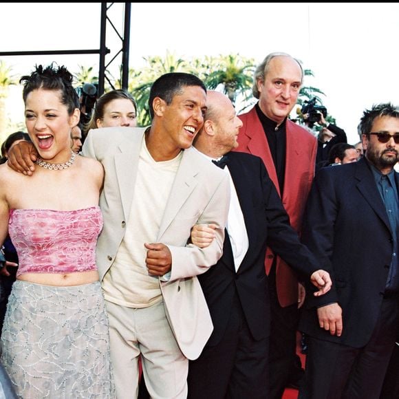 Frédéric Diefenthal, Samy Naceri, Marion Cotillard, Bernard Farcy, Luc Besson pour "Taxi 2" au festival de Cannes en 2000 FIZET-BORDE-MARTINEZ / BESTIMAGE