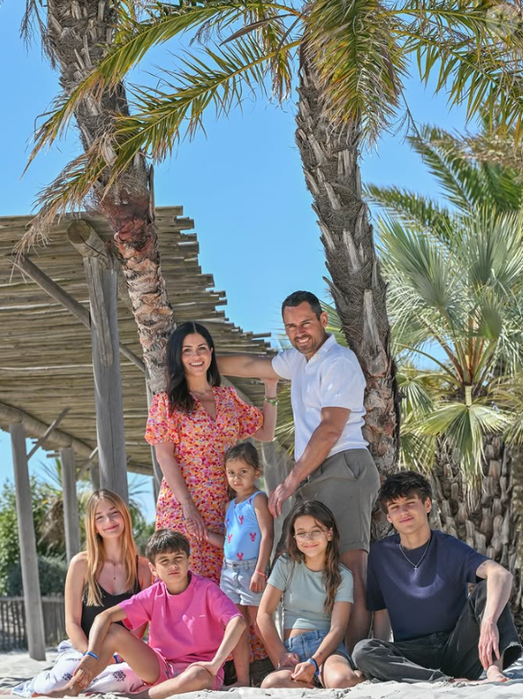 Delphine et Olivier Colas à la tête d'une fratrie de cinq enfants dans "Familles nombreuses, la vie en XXL". @Instagram