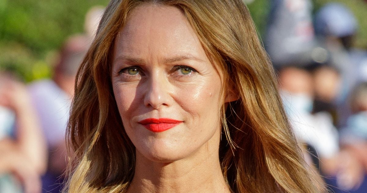 "Je retrouve un ventre tout plat" : À 52 ans, Vanessa Paradis supprime 2 aliments bien précis pendant quelques jours