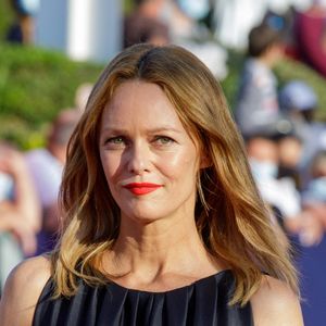 À 52 ans, Vanessa Paradis est entrée dans le coeur de Français depuis déjà son plus jeune âge. 

Vanessa Paradis à la première de "Comment je suis devenu un super-héros" lors de la clôture du 46ème Festival du Cinéma Américain de Deauville
© Olivier Borde/Bestimage