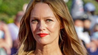 "Je retrouve un ventre tout plat" : À 52 ans, Vanessa Paradis supprime 2 aliments bien précis pendant quelques jours