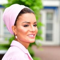 Dans les coulisses de la garde-robe la plus exclusive au monde : comment l'épouse de l'émir du Qatar réinvente la haute couture parisienne