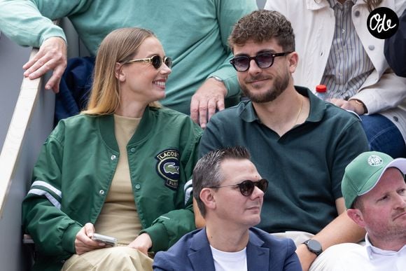 Ce qu'elle cherche dans ce sport ? "Je ne cours pas pour être la meilleure, juste pour me sentir en bonne santé" assure-t-elle...

Amandine Petit et son compagnon Julien Georges dans les tribunes lors des Internationaux de France de Tennis de Roland Garros 2026, à Paris, France, le 5 juin 2026. Crédit Jacovides-Moreau/Bestimage