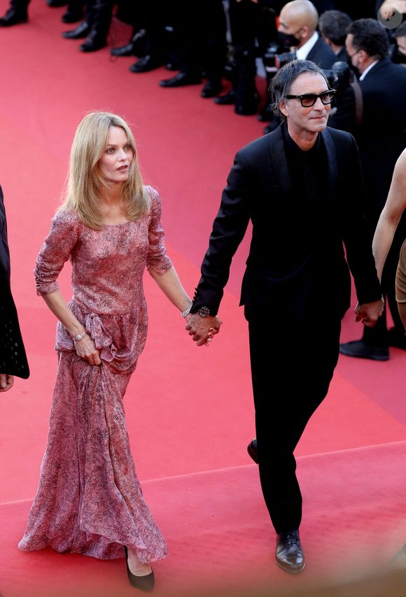 Vanessa Paradis, Samuel Benchetrit (réalisateur) - Montée des marches du film " De son vivant " lors du 74ème Festival International du Film de Cannes. Le 10 juillet 2021
© Borde-Jacovides-Moreau / Bestimage