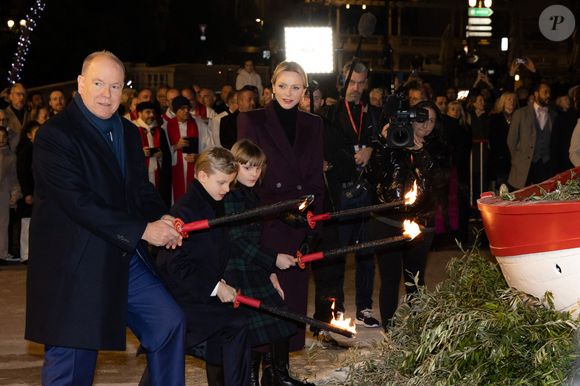Le prince Albert II de Monaco, La princesse Charlène de Monaco, La princesse Gabriella de Monaco, comtesse de Carladès, Le prince Jacques de Monaco, marquis des Baux - La famille princière de Monaco lors de l'embrasement de la barque dans le cadre des célébrations de la Sainte-Dévote, Sainte Patronne de Monaco le 26 janvier 2024.

© Olivier Huitel / Pool Monaco / Bestimage