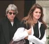 L’acteur a estimé qu'elle était "trop belle" pour lui, tandis que la mannequin parlait d’un manque d’égalité entre eux.

Richard Gere et Cindy Crawford sortent d'un hôtel à Paris.

CHARRIAU / BESTIMAGE