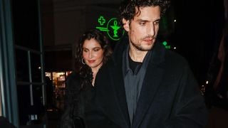 Laetitia Casta et Louis Garrel, parrain et marraine comblés : soirée cinéma pour le couple au comble du style !