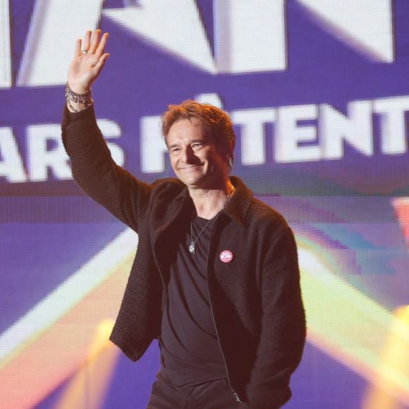 Exclusif - David Hallyday lors du concert du gala de Noël de l'association Tout le monde contre le cancer fête ses 20 ans diffusé le 24 décembre sur M6 à l'Adidas Aren Porte de la Chapelle à Paris, France, le 4 décembre 2025. © Coadic Guirec/Bestimage