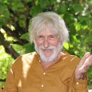 Pierre Richard reconnaît que ses jambes ne sont plus celles de ses vingt ans, mais son humour, sa passion et sa poésie restent intacts.

Pierre Richard - Photocall du film "Fêlés" lors de la 17ème édition du Festival du Film Francophone de Angoulême
COADIC GUIREC / BESTIMAGE