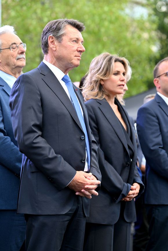 Christian Estrosi, le maire de Nice, avec sa femme, Laura Tenoudji Estrosi et ses invités d'honneur Renaud Muselier, le président de la région PACA, et Denise Fabre, a orchestré "Lou Festin Nissart", un diner amical et convivial autour du maire, au jardin Albert 1er sur la Coulée Verte à Nice le 28 août 2025. © Bruno Bebert/Bestimage